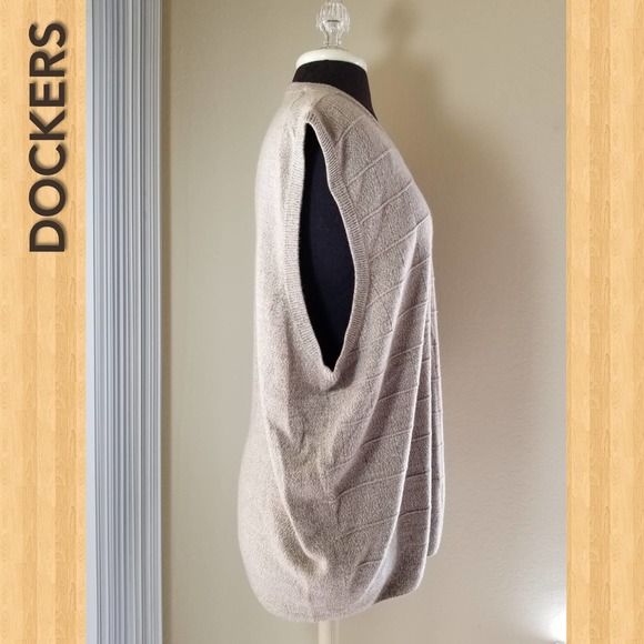 Dockers NWT Men's Vest Size X Large Color Biscuit - Picture 3 of 8